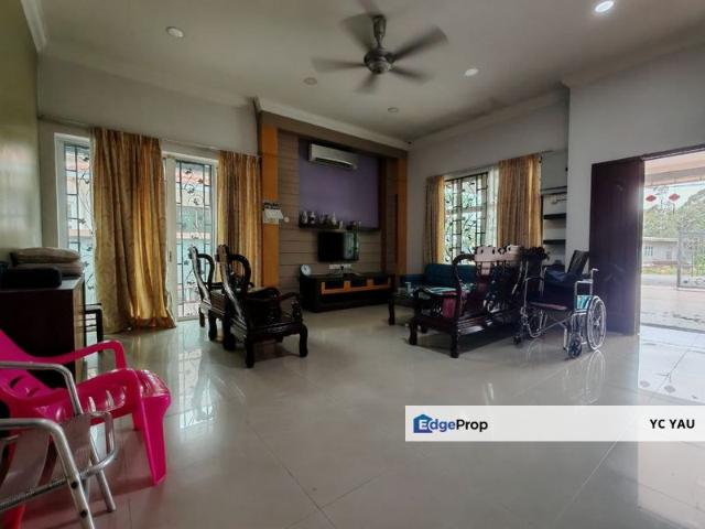 House for sale in Malaka