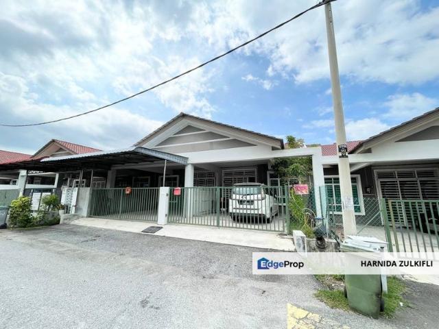 House for sale in Malaka