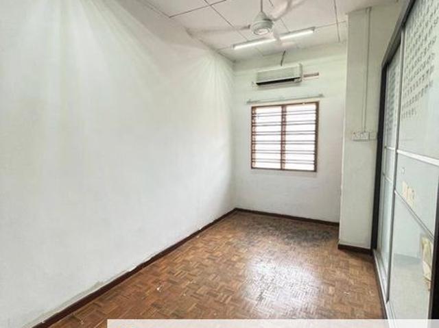 House for sale in Malaka