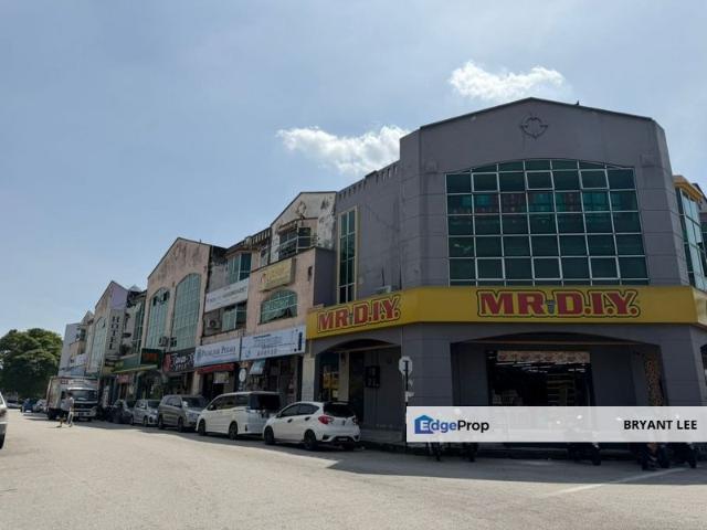 Shop for sale in Mukim 16, Tena