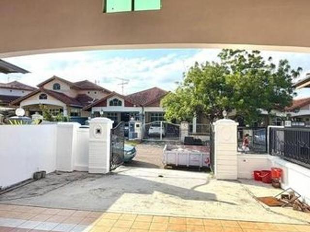 House for sale in Ulu Tiram, Johor