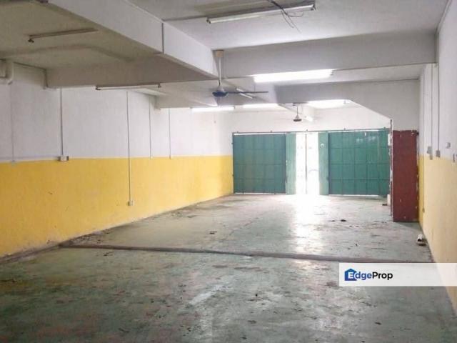 Shop for rent in Malaka