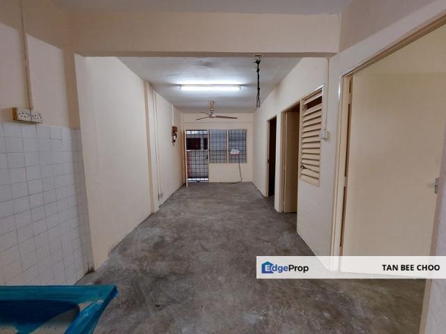 Flat for sale in Petaling, Subang Jaya