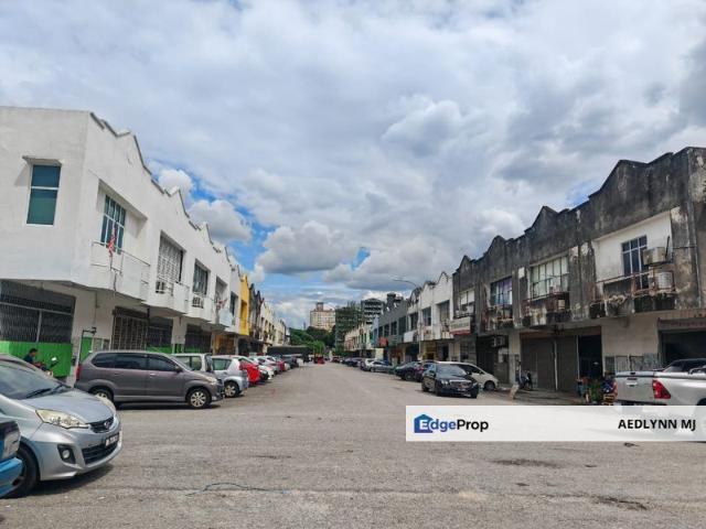 Warehouse for sale in Taman Perindustrian Bukit Serdang, Majlis Bandaraya Subang Jaya