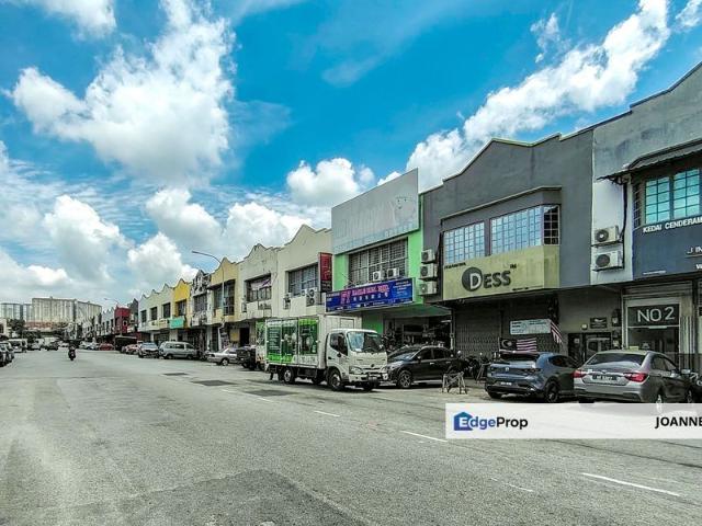 Warehouse for rent in Taman Perindustrian Bukit Serdang, Majlis Bandaraya Subang Jaya