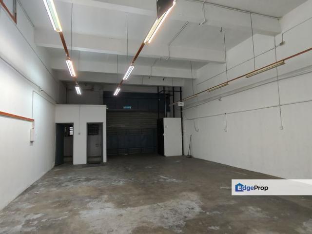 Warehouse for rent in Taman Perindustrian Bukit Serdang, Majlis Bandaraya Subang Jaya