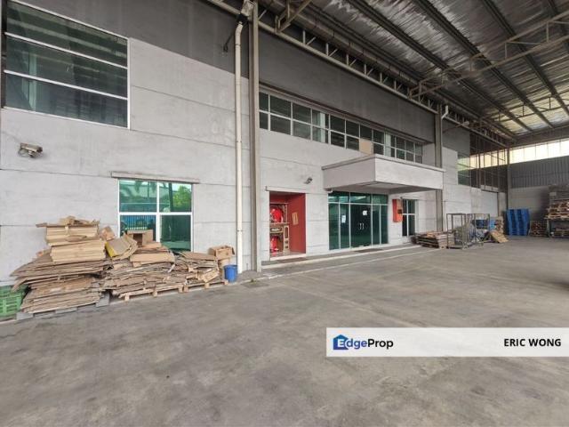 Warehouse for rent in Taman Bukit Tropika, Johor Bahru