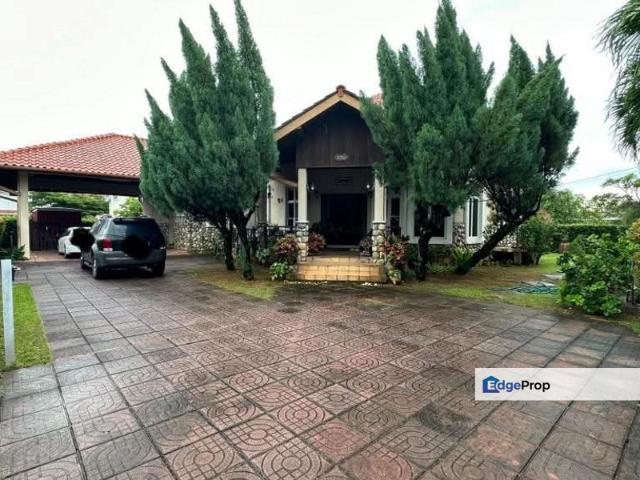 House for sale in Malaka