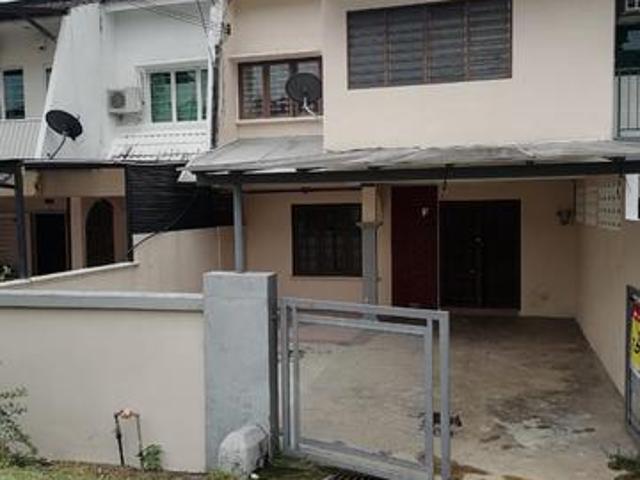 Terraced House for sale in Malaka
