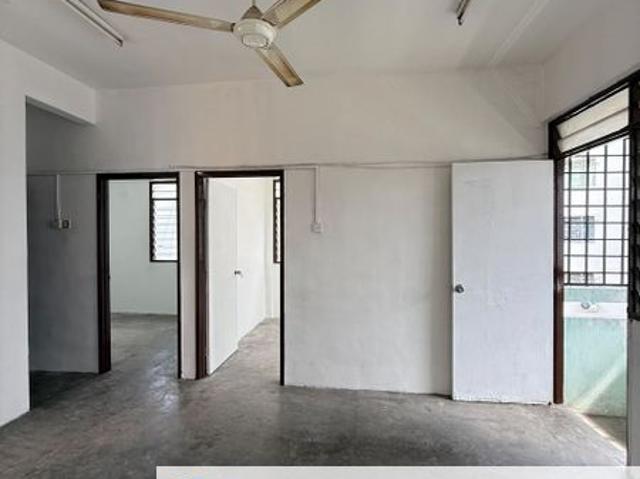 Flat for sale in Taman Perling, Iskandar Puteri