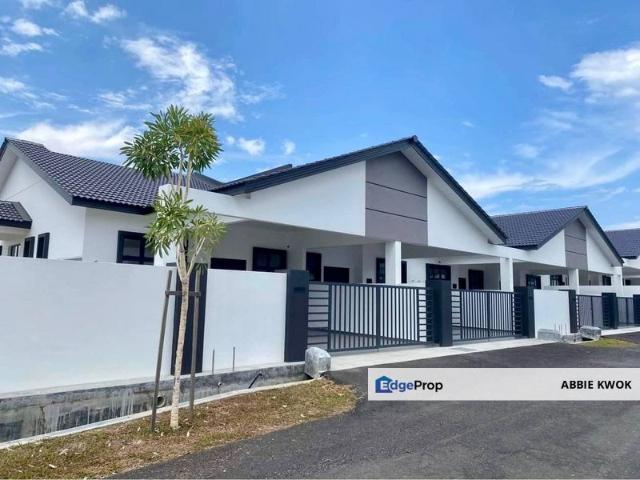 House for sale in Malaka