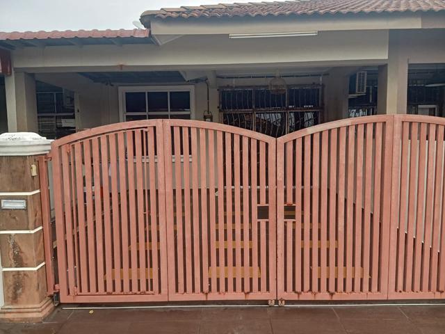 Terraced House for sale in Malaka