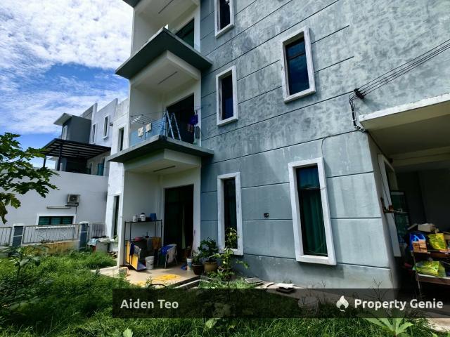 Terraced House for sale in Malaka