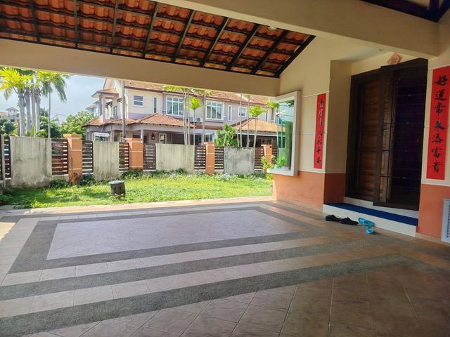 Terraced House for sale in Malaka