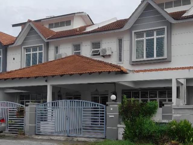 Terraced House for sale in Malaka