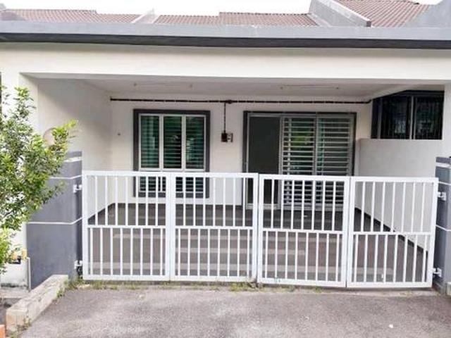 Terraced House for sale in Malaka
