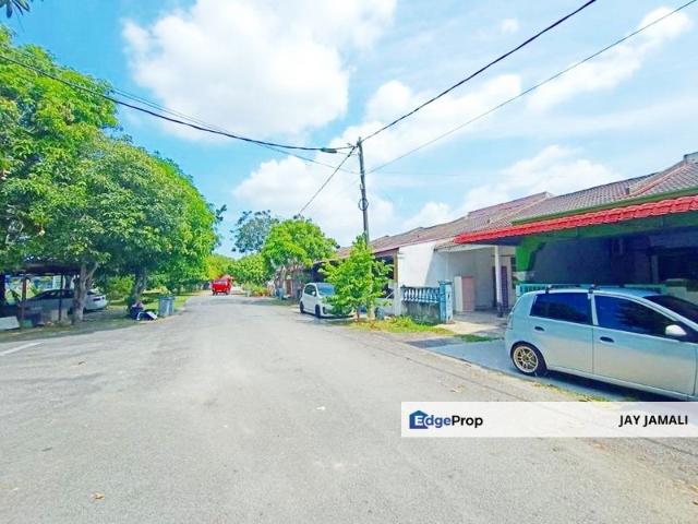House for sale in Malaka