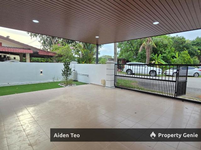 Terraced House for sale in Malaka