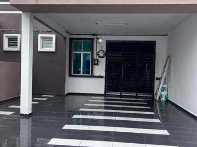 Terraced House for sale in Malaka