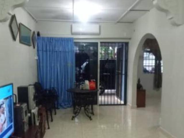 Terraced House for sale in Malaka