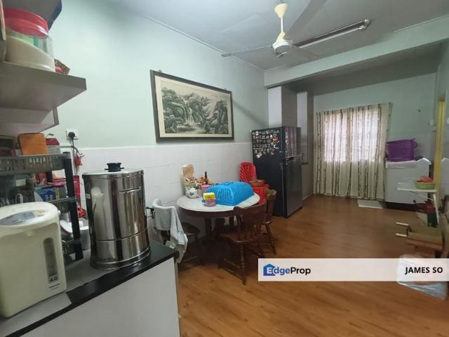 House for sale in Malaka