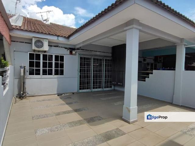 House for sale in Malaka