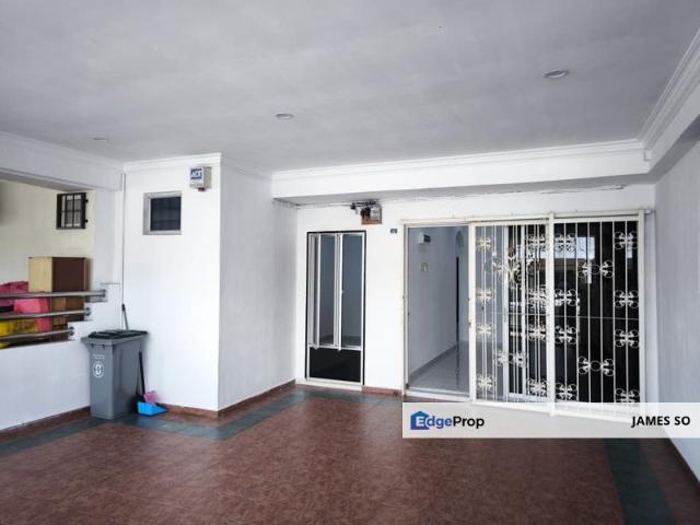 House for sale in Malaka