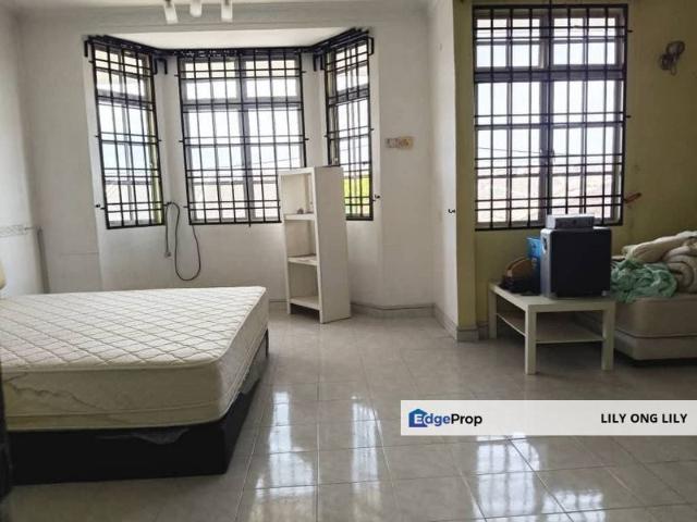 House for sale in Malaka