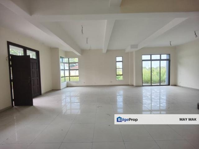 House for sale in Malaka