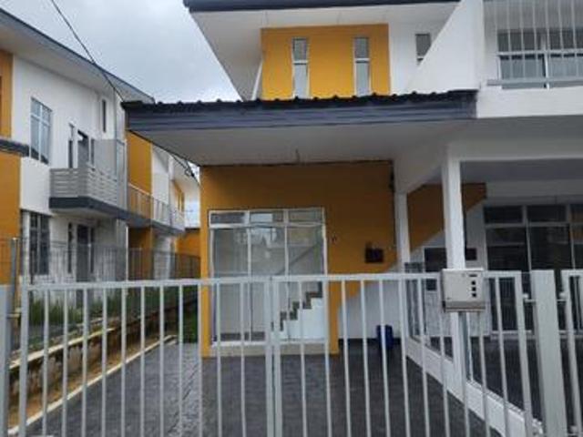 Townhouse for sale in Malaka