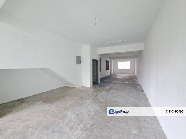 Shop for sale in Ulu Tiram, Johor