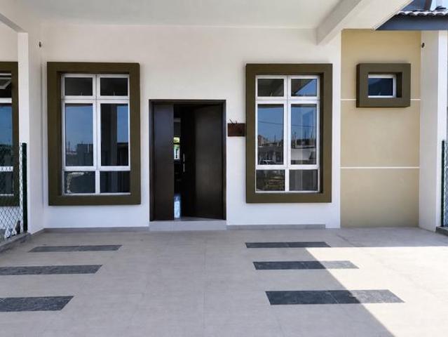 Terraced House for sale in Malaka