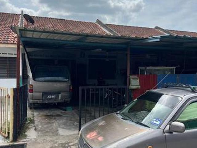 Terraced House for sale in Malaka