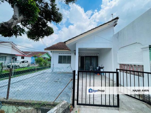 House for sale in Malaka