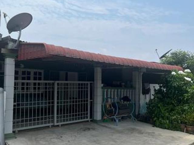 Terraced House for sale in Malaka