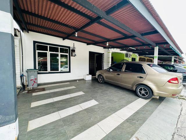 Terraced House for sale in Malaka