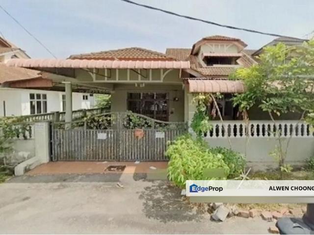 House for sale in Malaka