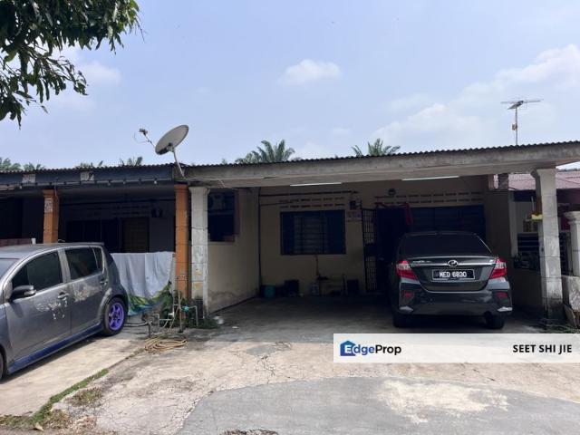 House for sale in Malaka