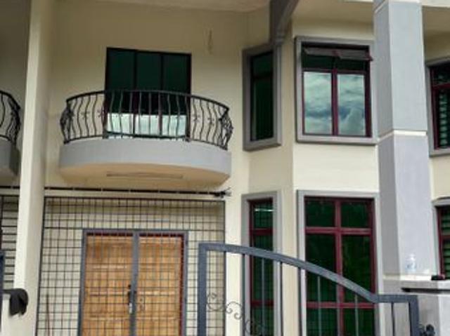 House for sale in Malaka
