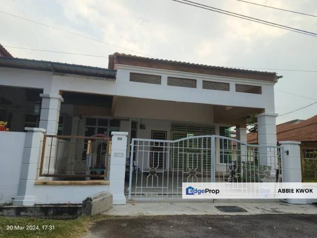 House for sale in Malaka