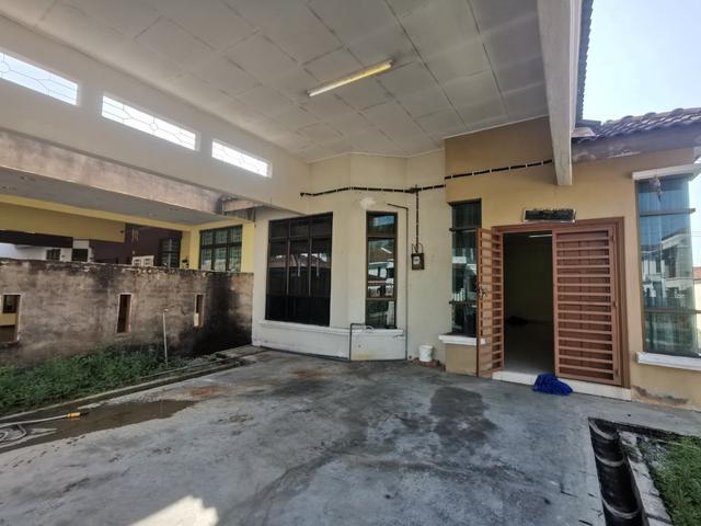 Terraced House for sale in Rembia, Malaka