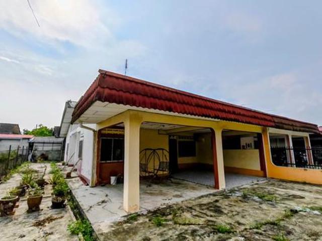 Residential House for sale in Batu Pahat, Johor