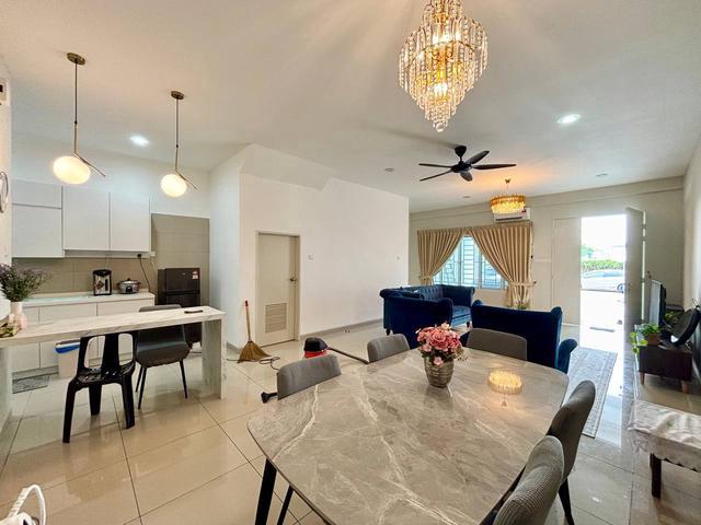 Terraced House for sale in Pontian