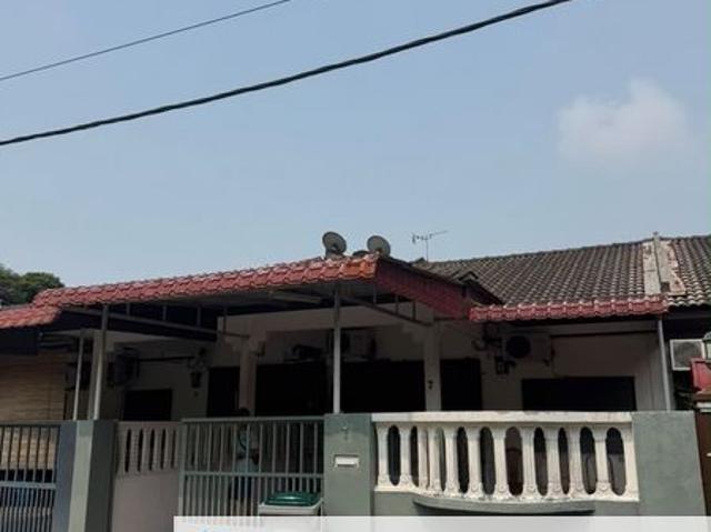 House for sale in Malaka