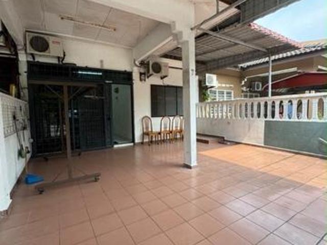 Terraced House for sale in Malaka