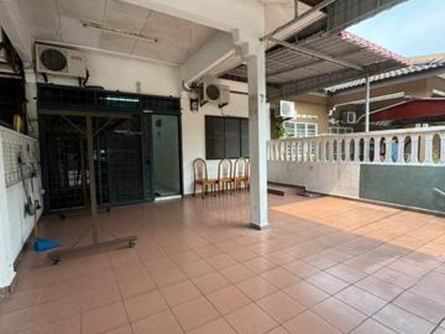 Terraced House for sale in Malaka