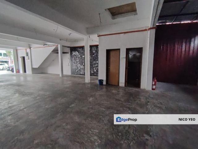 Shop for rent in Malaka