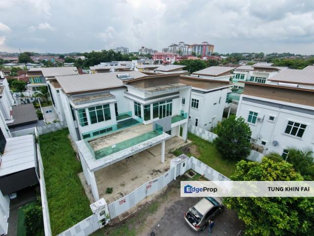 House for sale in Malaka