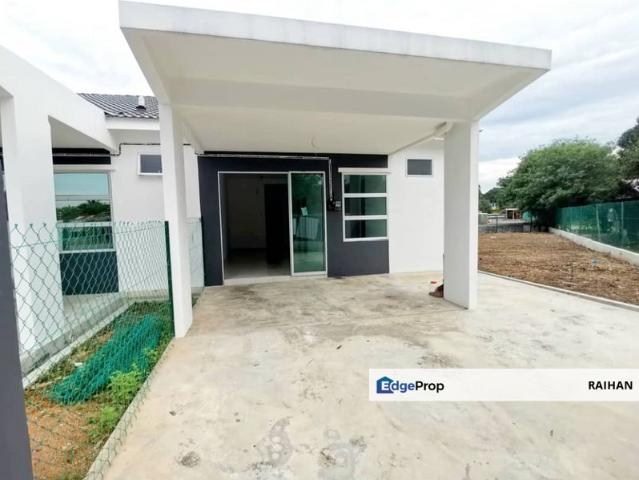 House for sale in Malaka