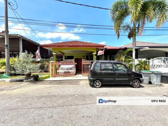 House for sale in Malaka